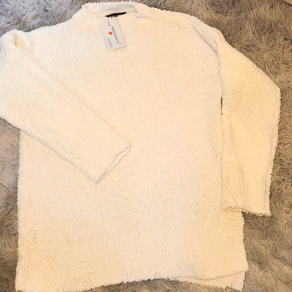 White soft fuzzy sweater nwt